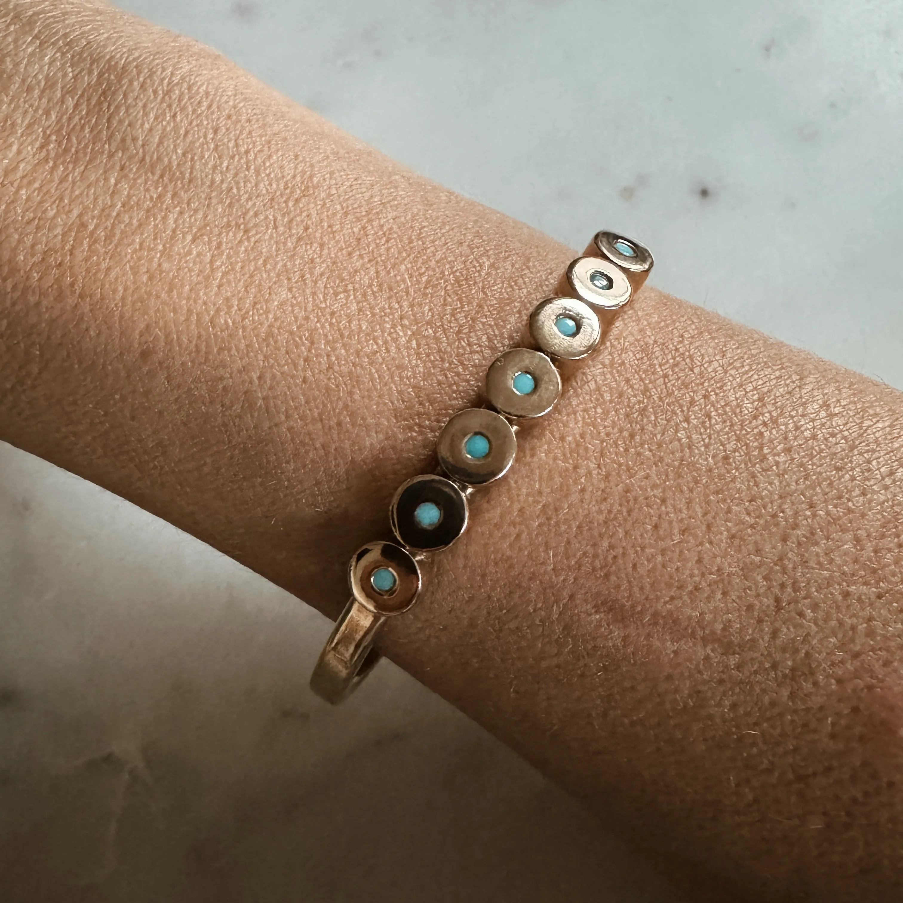 MINIMAL CIRCLE STONE CUFF