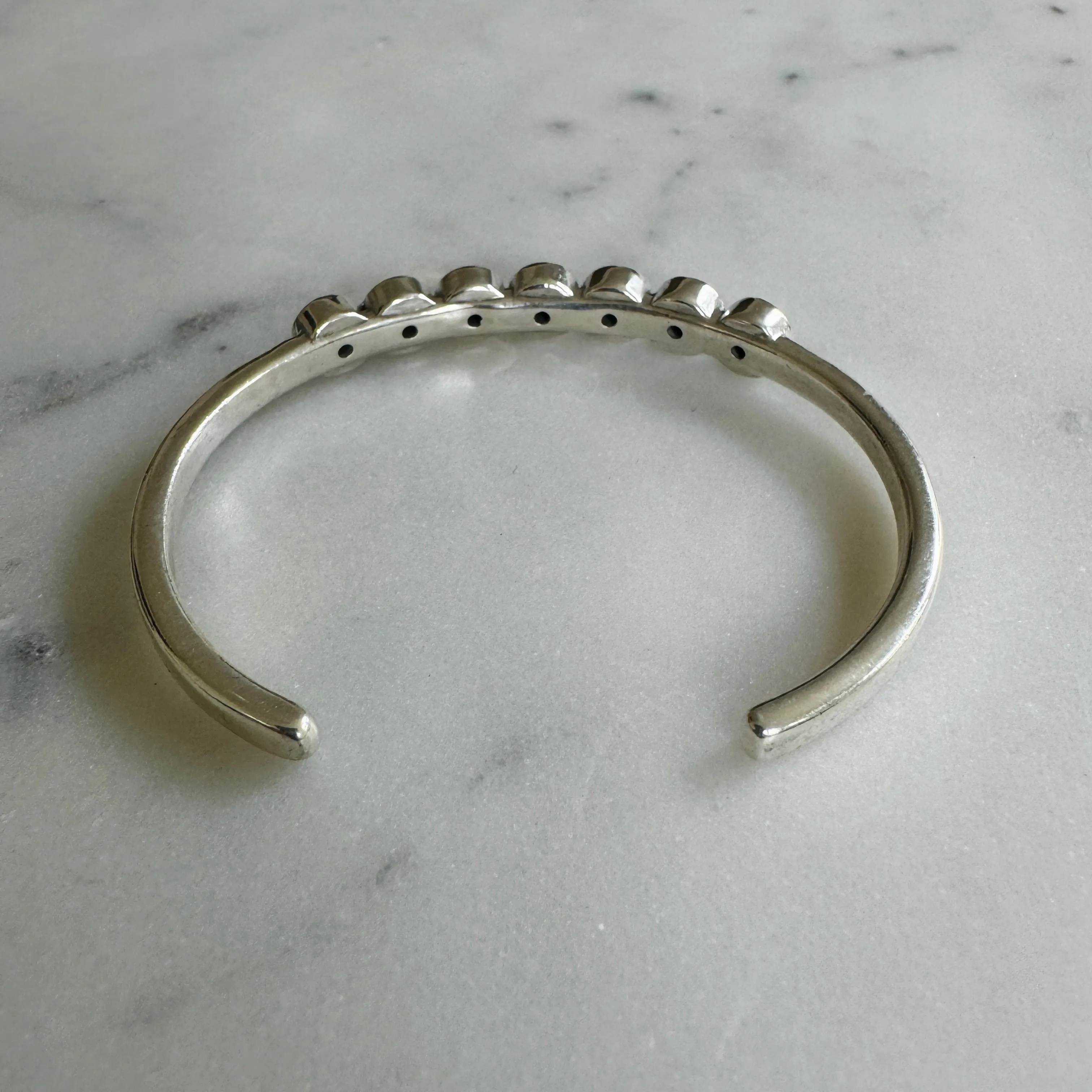 MINIMAL CIRCLE STONE CUFF