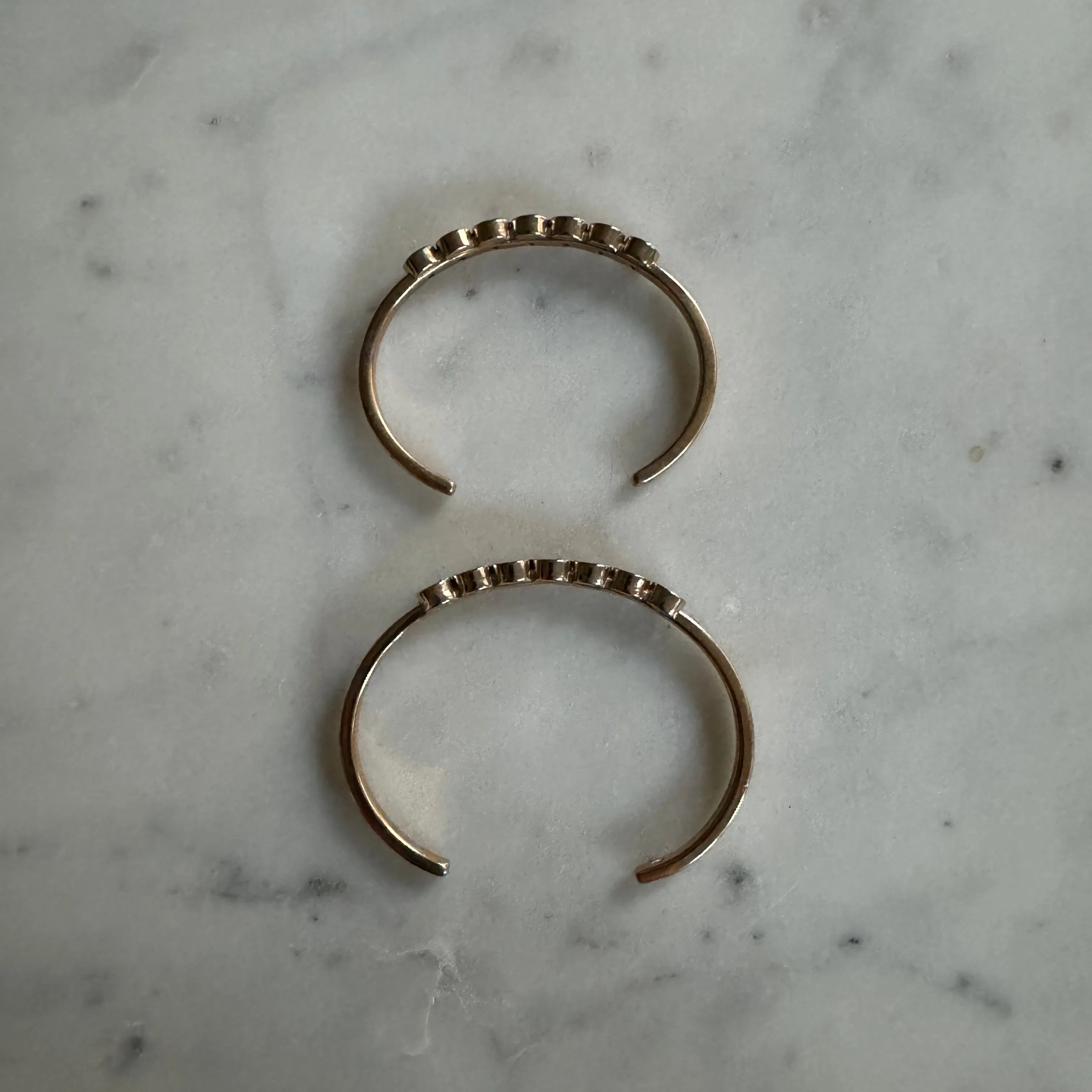 MINIMAL CIRCLE STONE CUFF