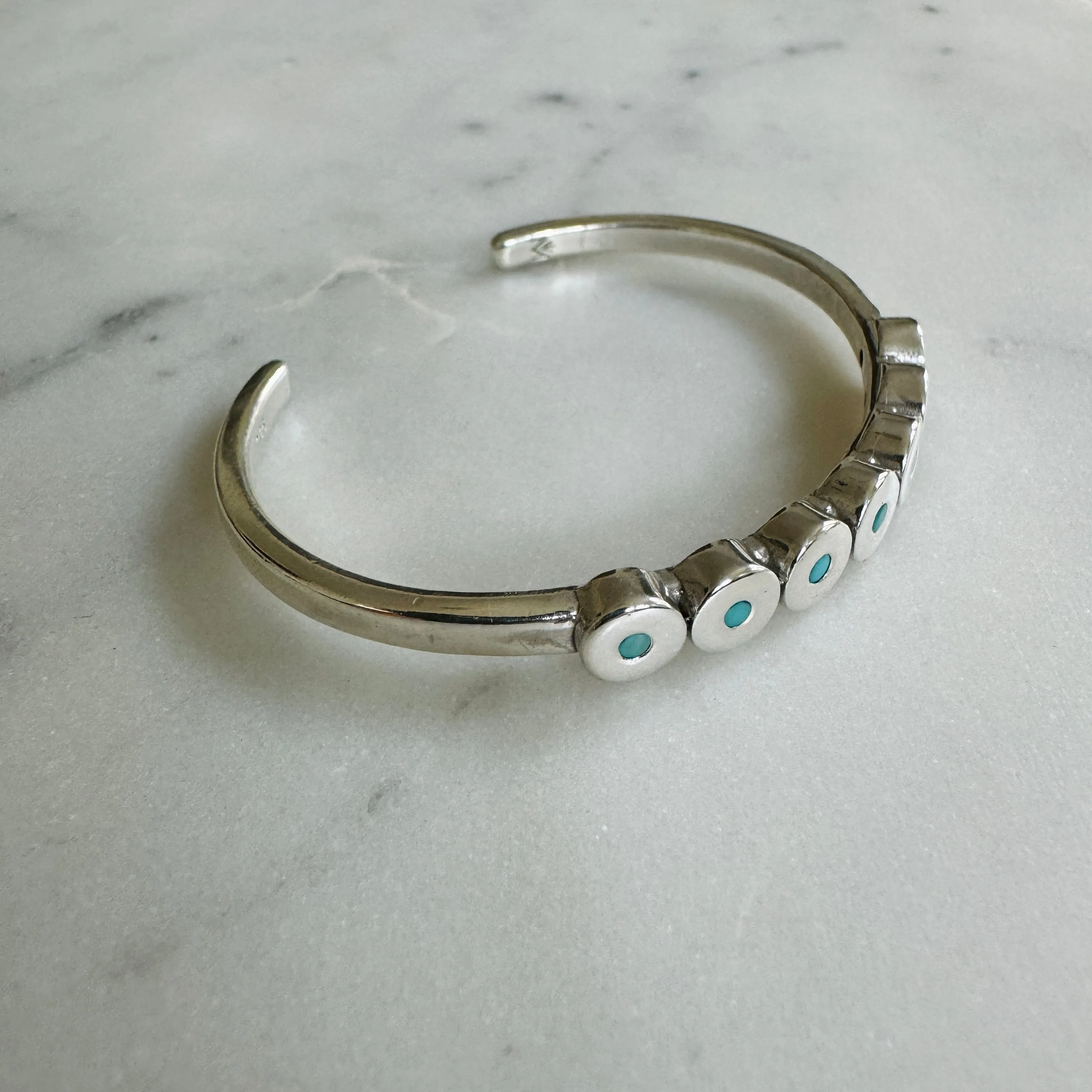 MINIMAL CIRCLE STONE CUFF