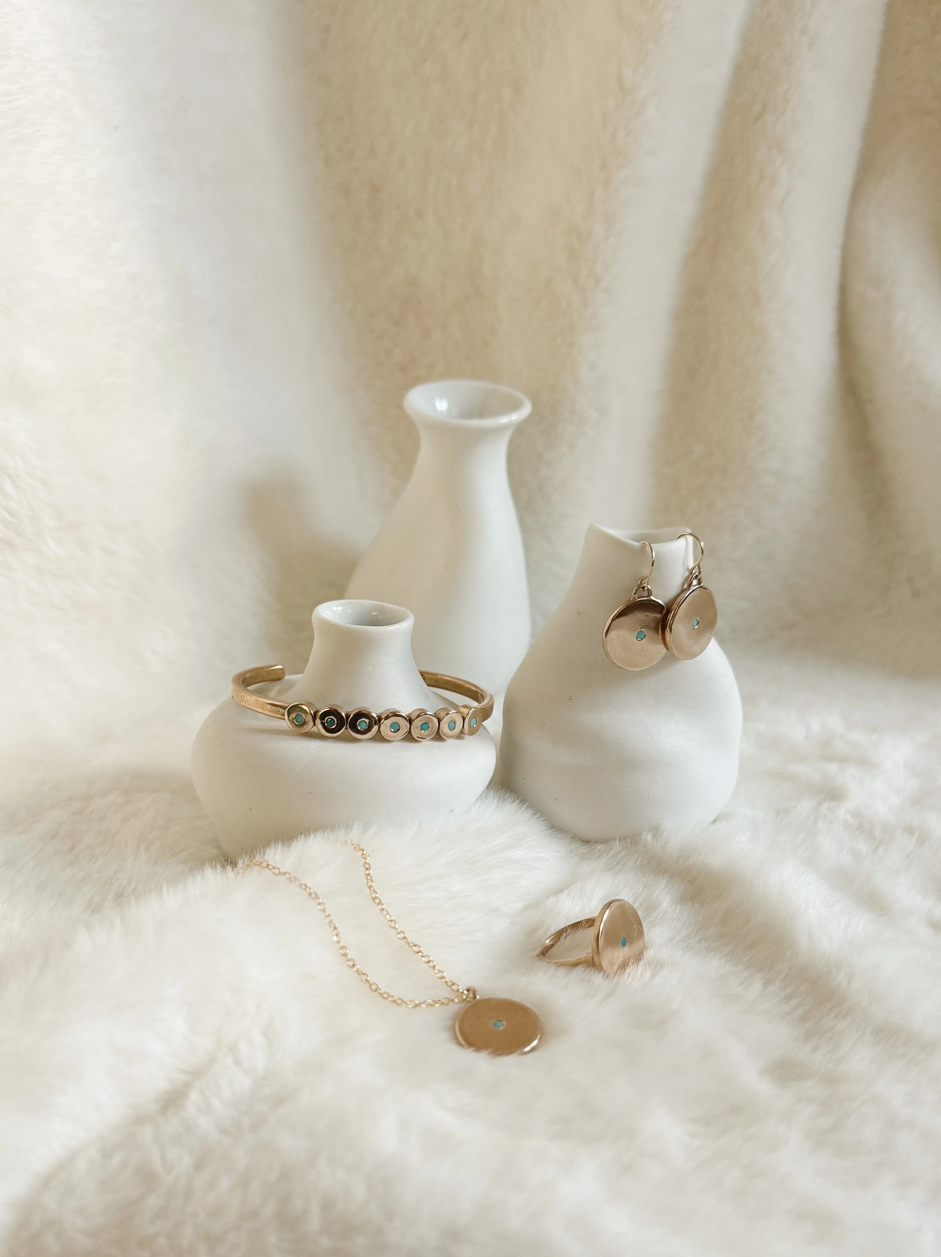 MINIMAL CIRCLE STONE CUFF