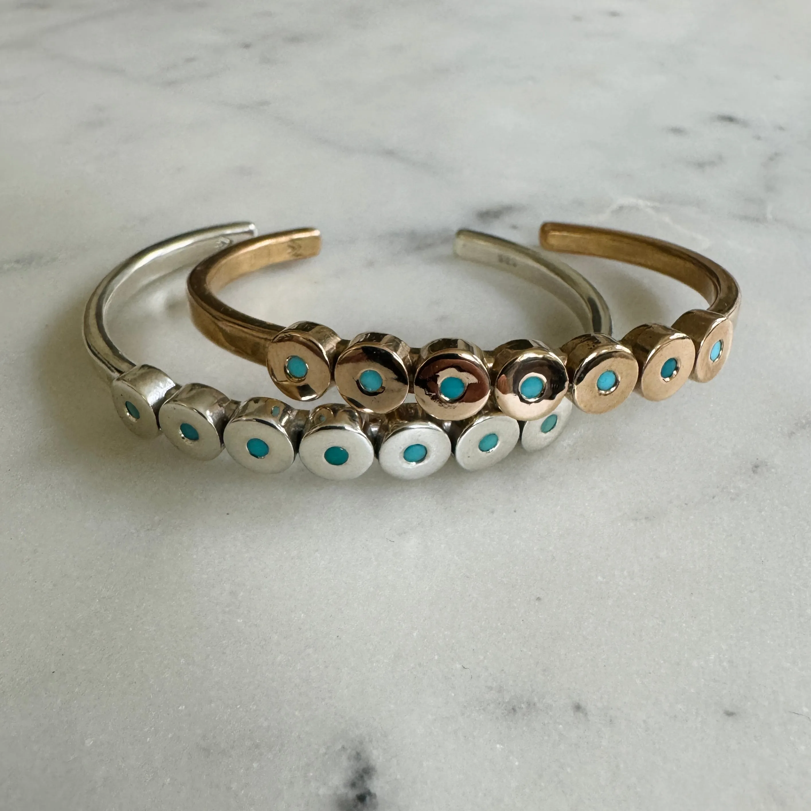 MINIMAL CIRCLE STONE CUFF