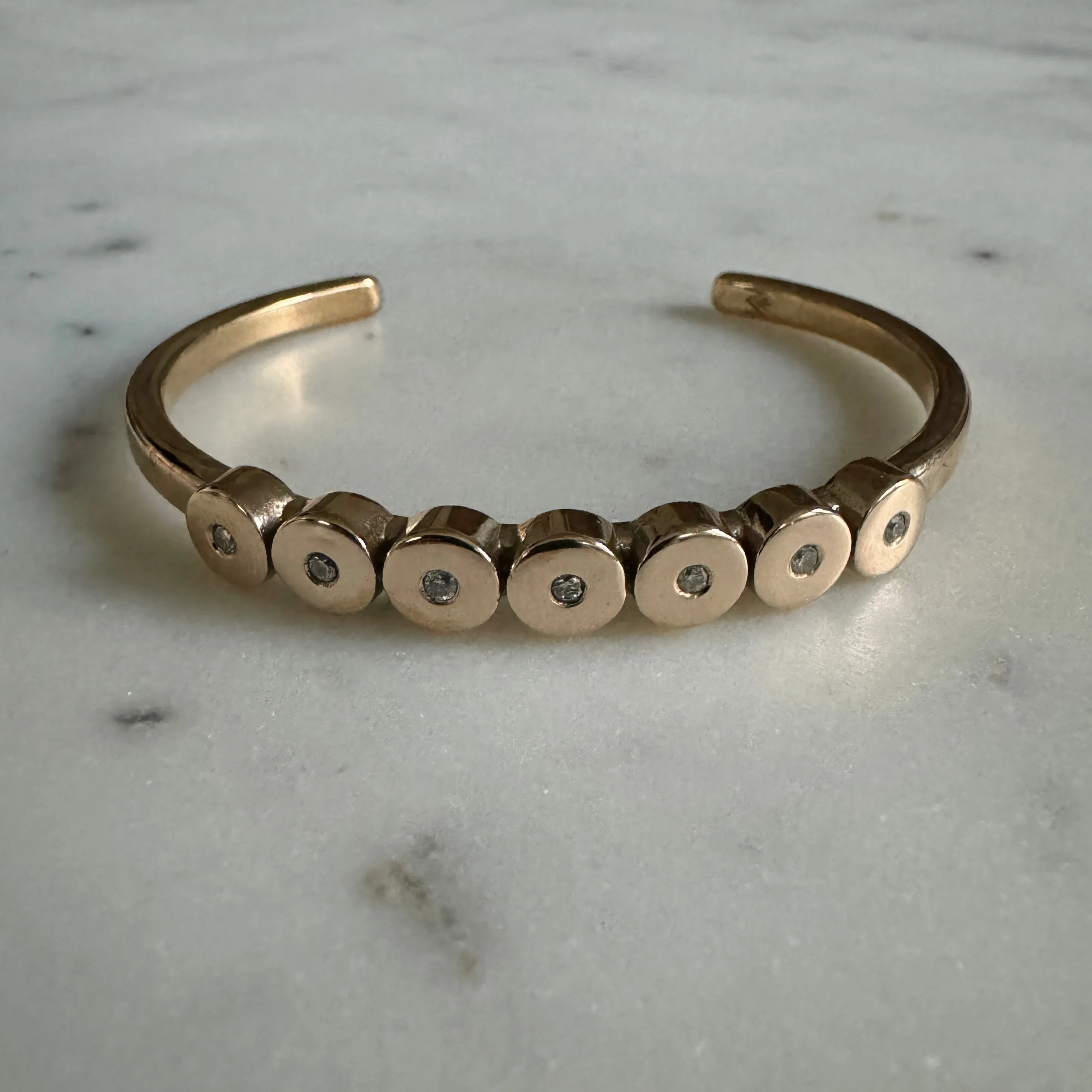 MINIMAL CIRCLE STONE CUFF