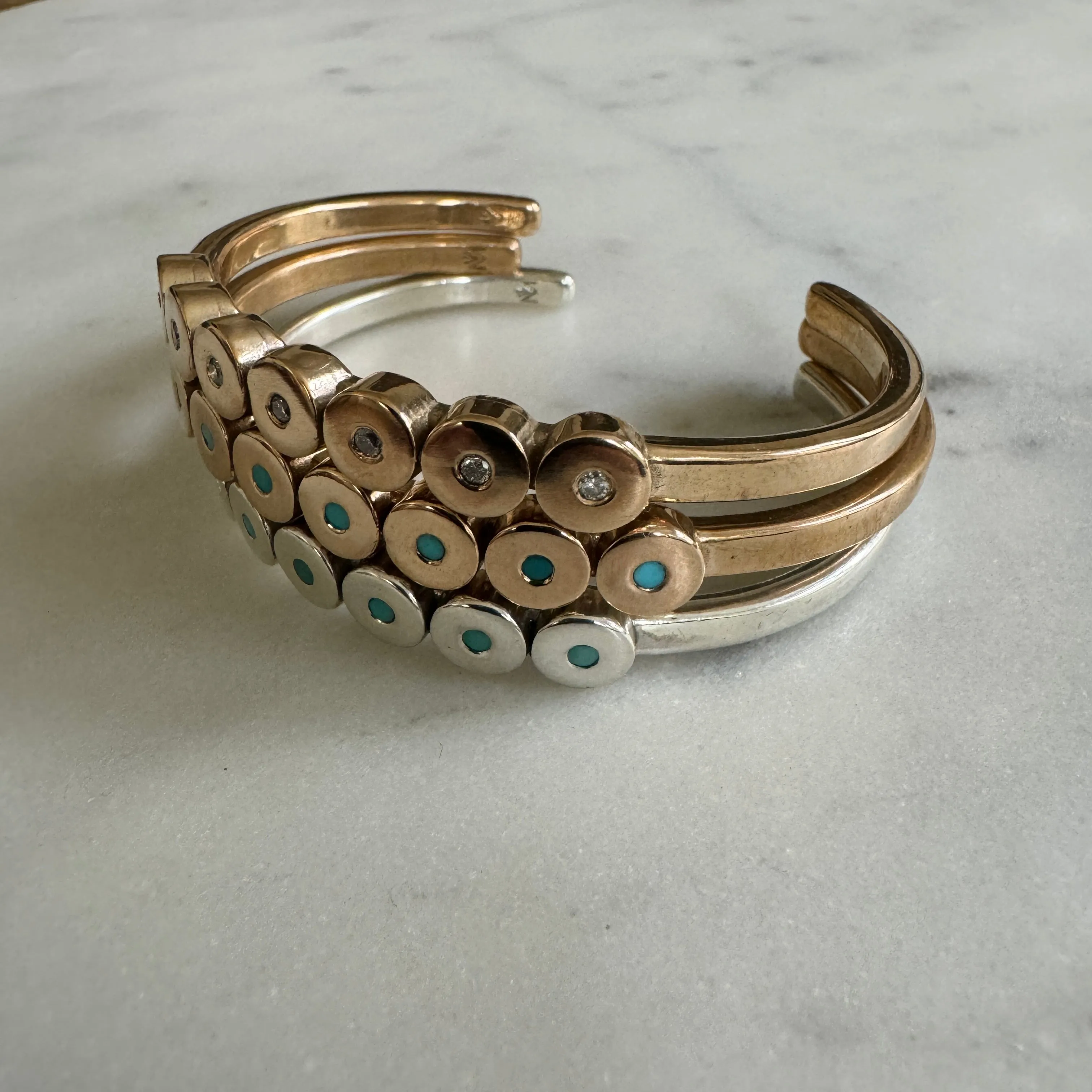 MINIMAL CIRCLE STONE CUFF