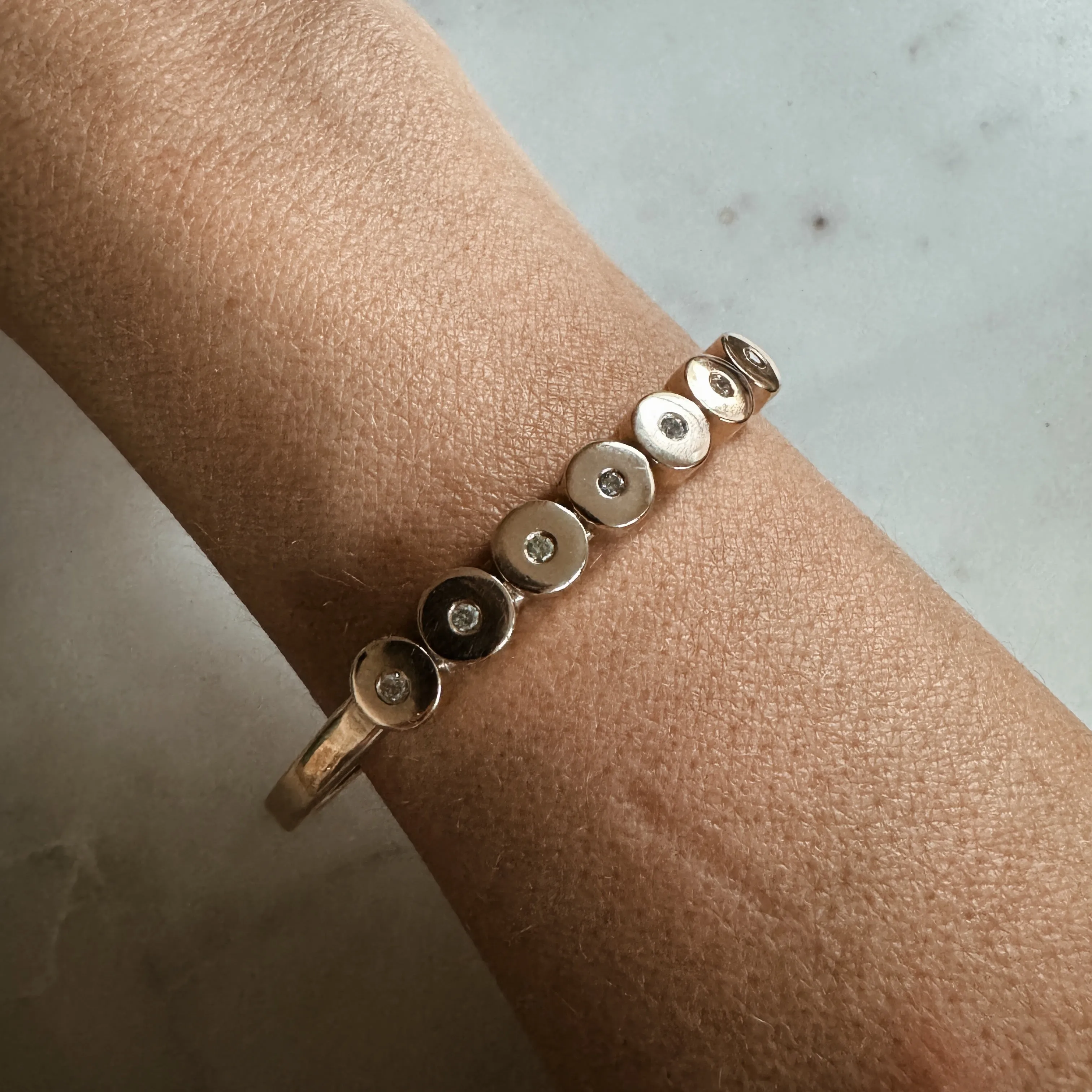 MINIMAL CIRCLE STONE CUFF