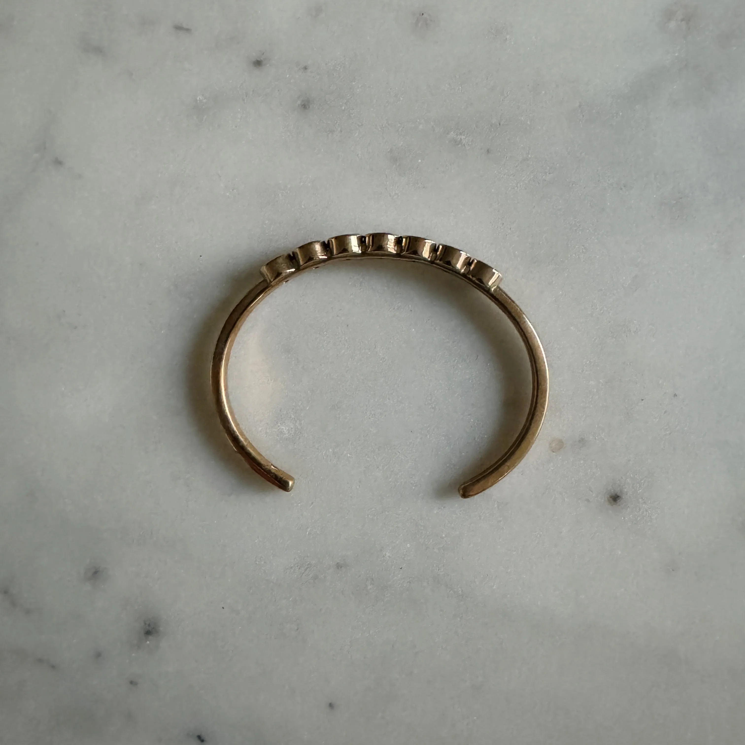 MINIMAL CIRCLE STONE CUFF