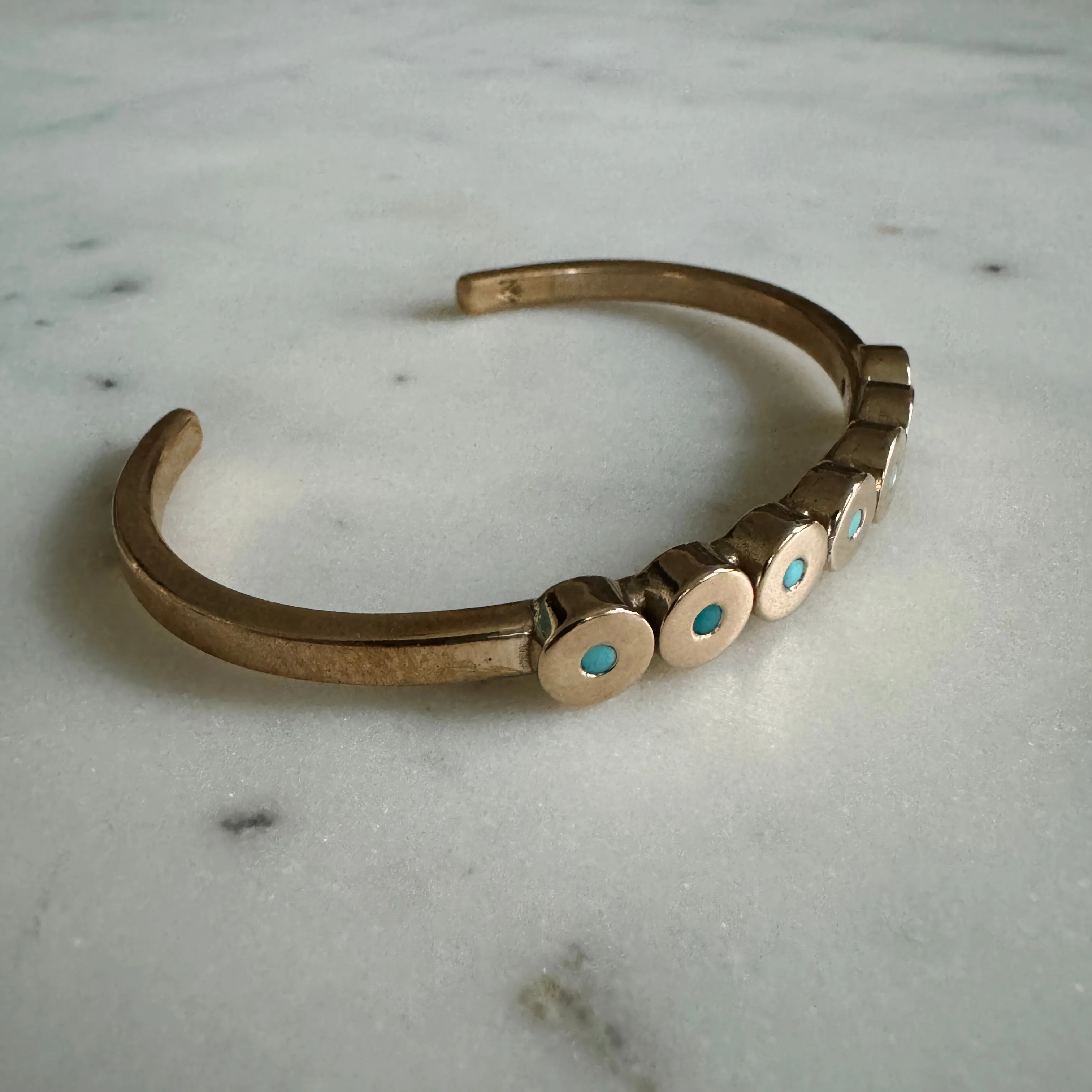 MINIMAL CIRCLE STONE CUFF