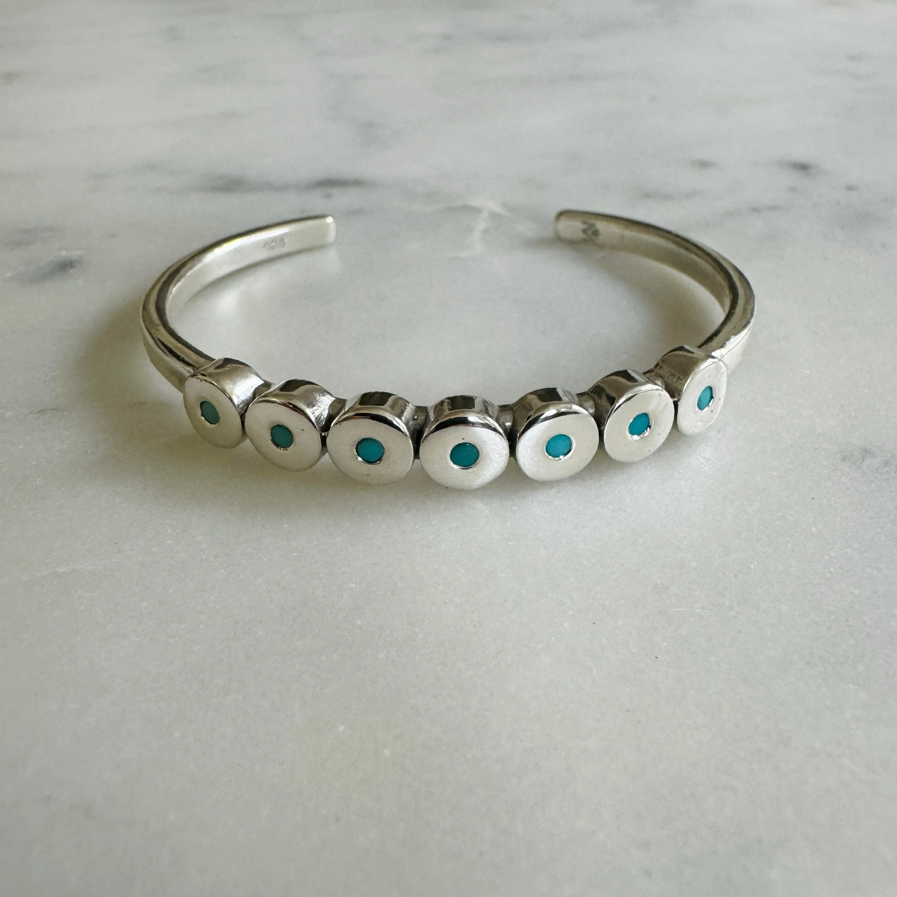 MINIMAL CIRCLE STONE CUFF