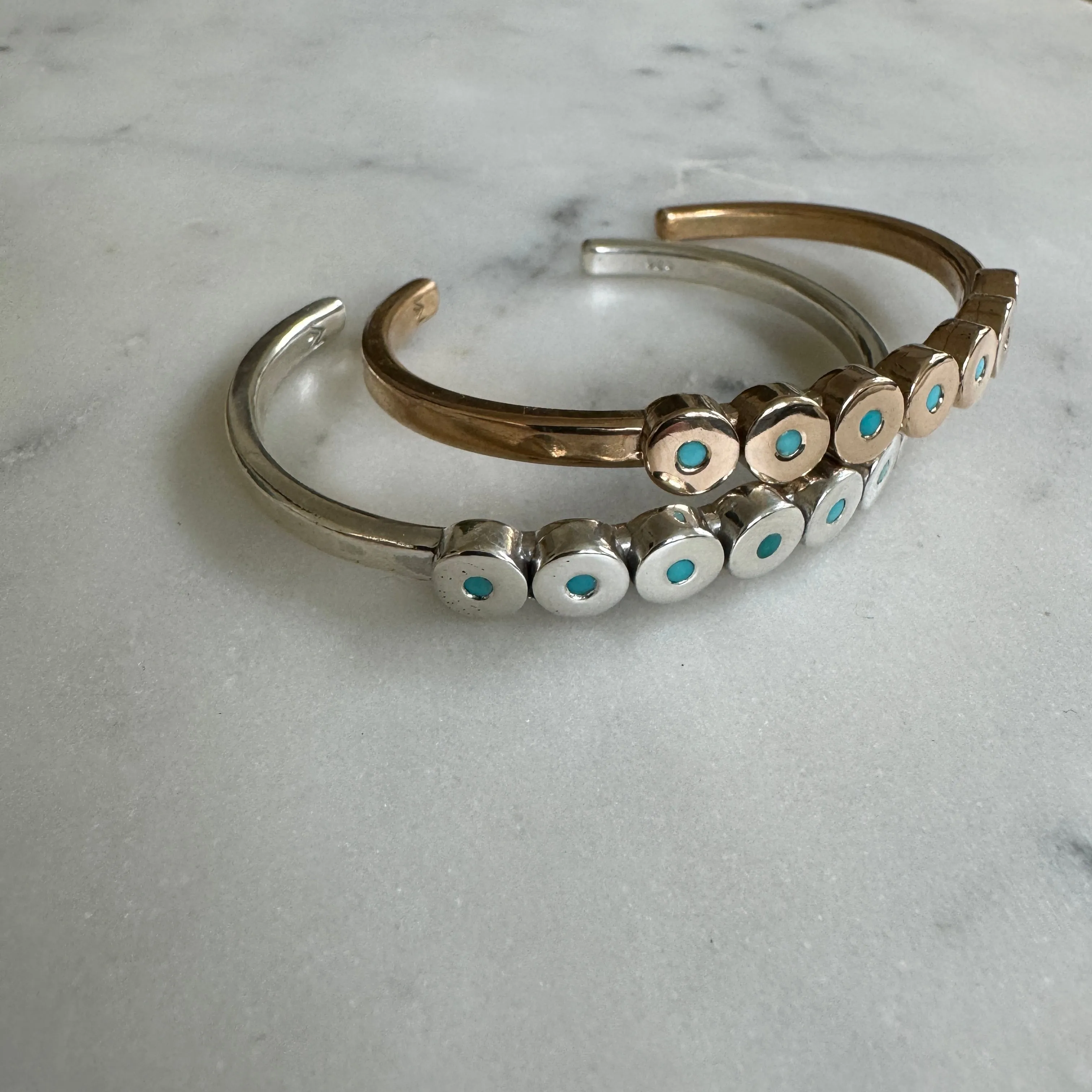 MINIMAL CIRCLE STONE CUFF