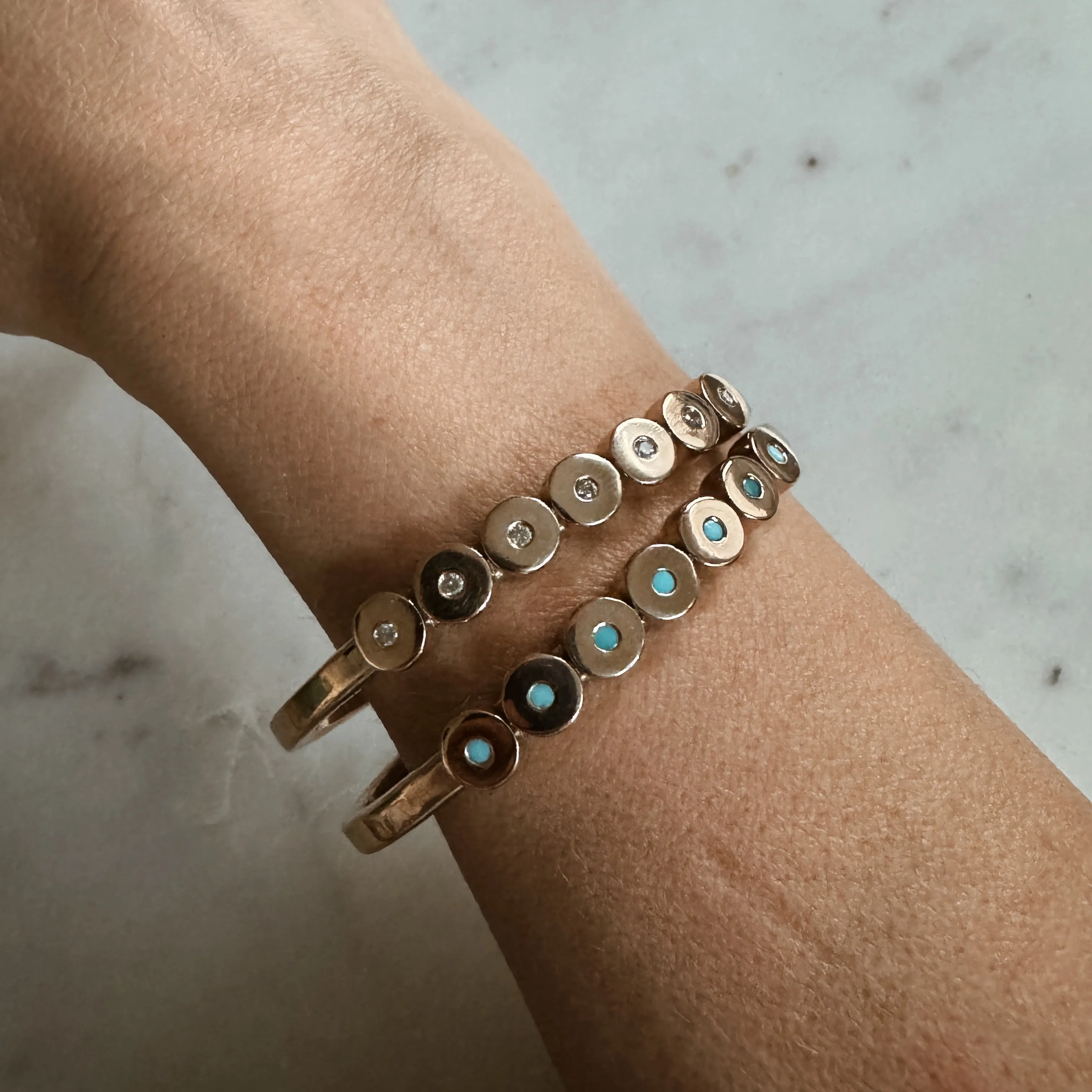 MINIMAL CIRCLE STONE CUFF
