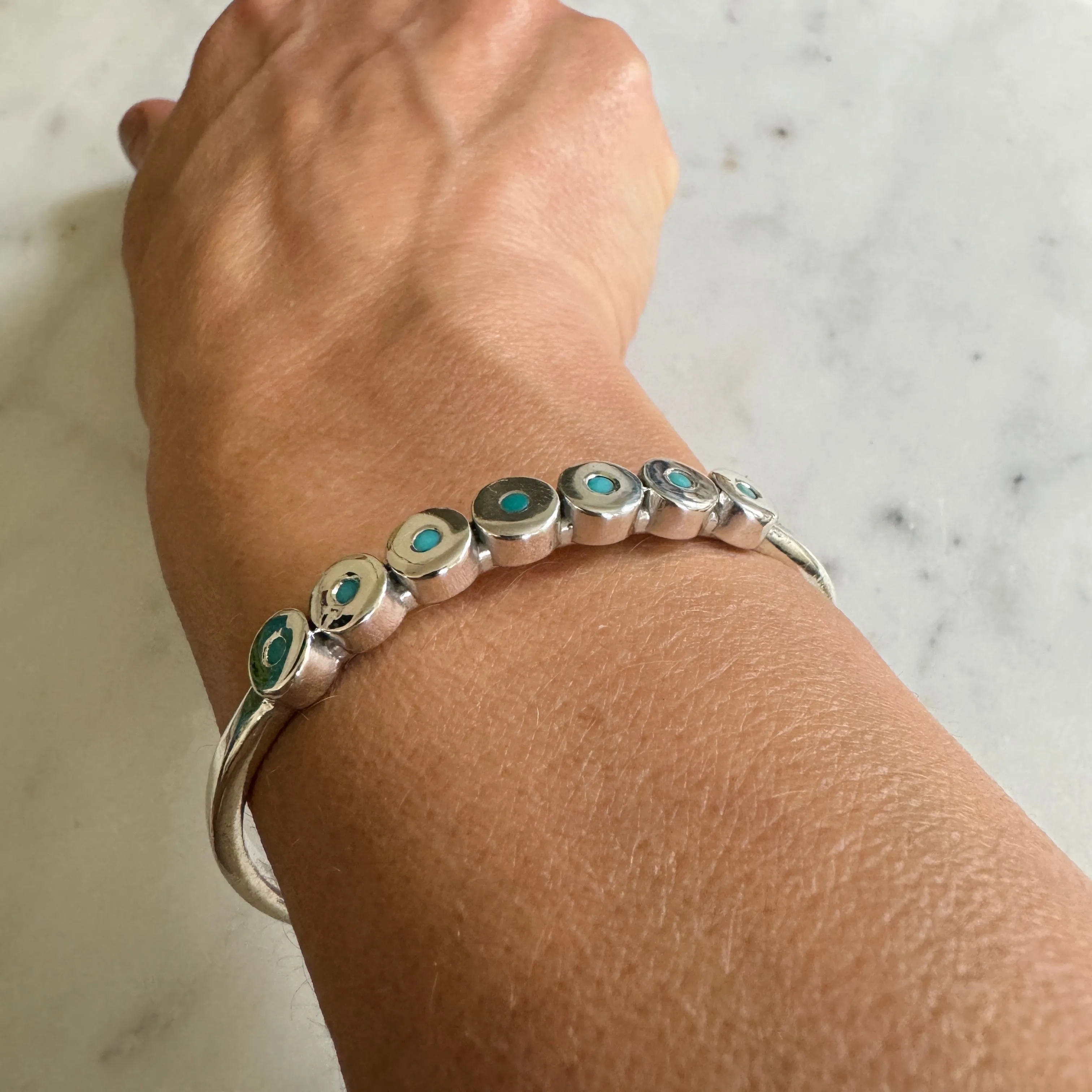 MINIMAL CIRCLE STONE CUFF